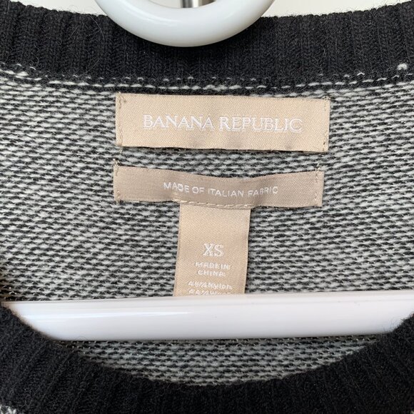 Banana Republic Italian wool sweater with shoulder button detail. XS. - Picture 3 of 7